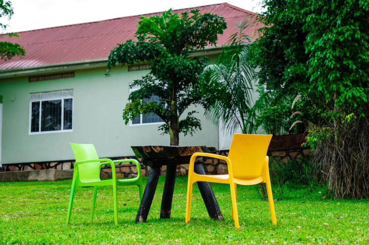 Airport Unique Hotel Entebbe Zewnętrze zdjęcie