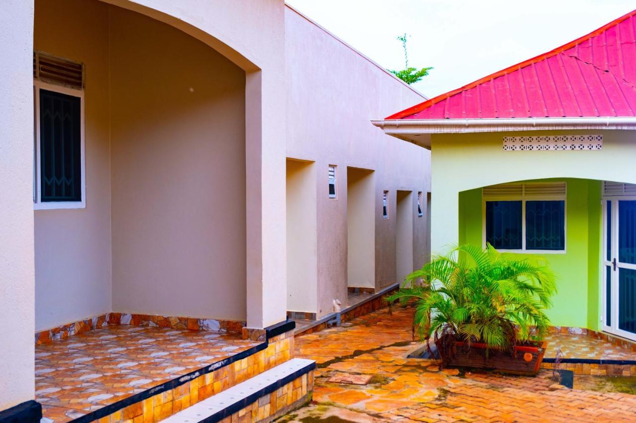 Airport Unique Hotel Entebbe Zewnętrze zdjęcie