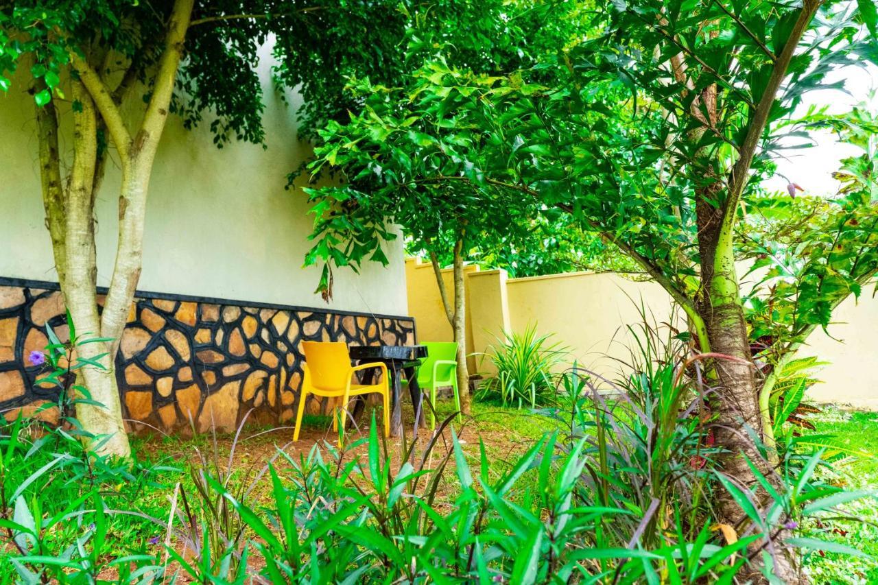 Airport Unique Hotel Entebbe Zewnętrze zdjęcie